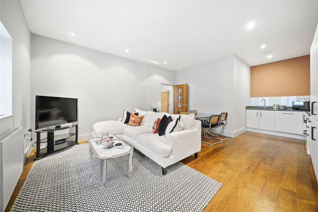 Thumbnail Flat to rent in Eagle Court, London