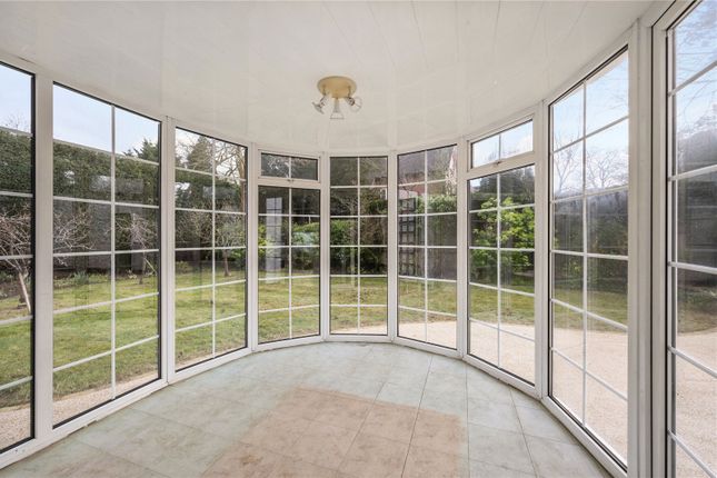 3, Warren Lodge, Kingston upon Thames photo 4