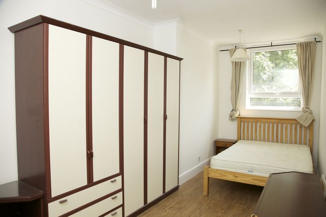 Willow Tree Close, EARLSFIELD photo 2