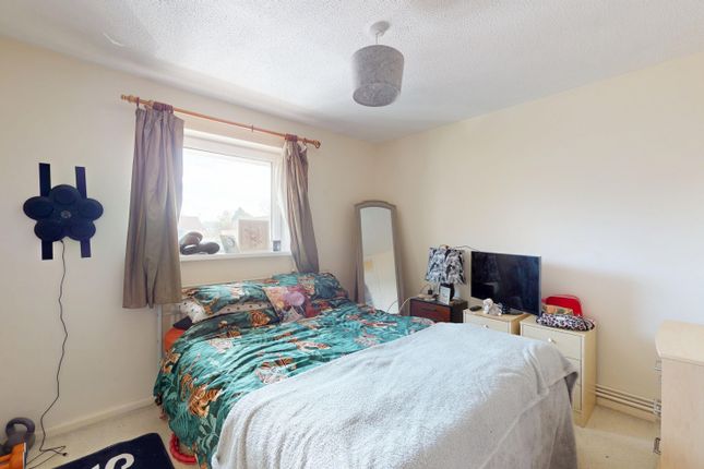 33, Heath Mead, Cardiff photo 4