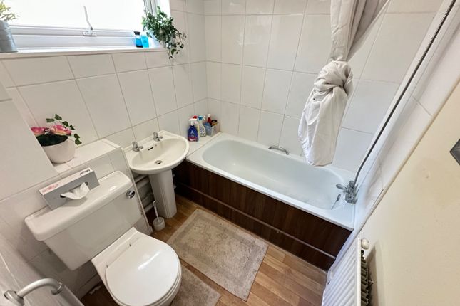 51, Spear Close, Luton photo 4