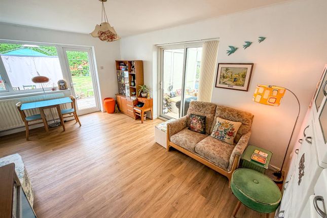 22, Howard Avenue, Corby photo 2