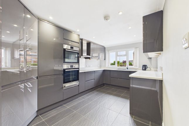 7, Blake Close, Welling photo 4