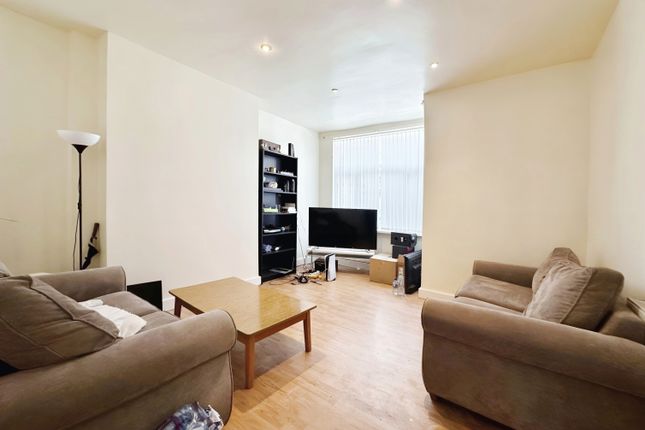 13, Village Place, Leeds photo 4
