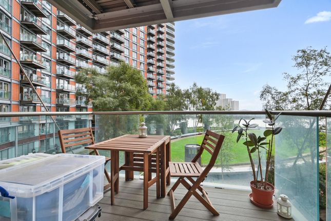 Flat 315 New Providence Wharf 1, Fairmont Avenue, London photo 2