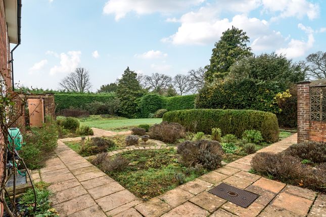 9, Field Close, Winchester photo 4