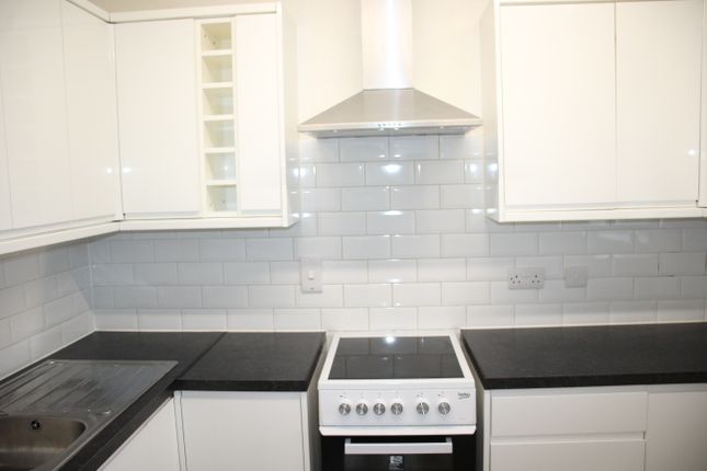 18, Wiltshire Close, Hungerford photo 3