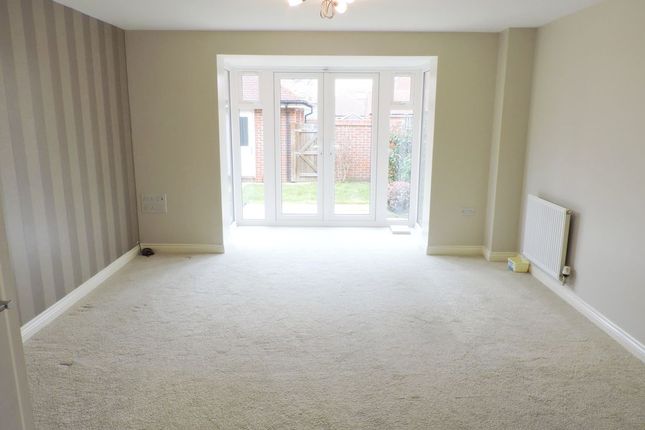 31, Chilworth Way, Hook photo 4