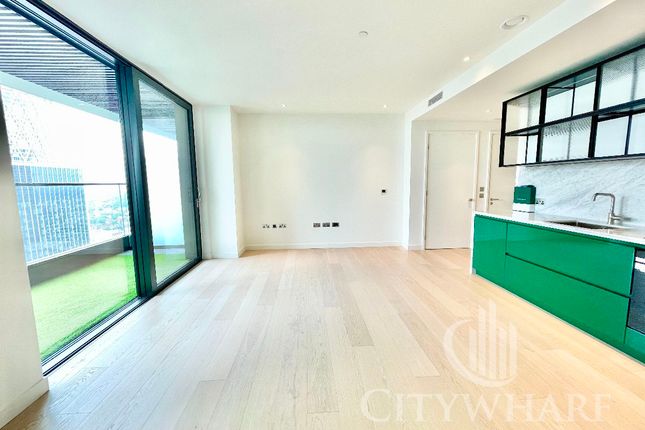Flat to rent in Bagshaw Building, Wardian, London