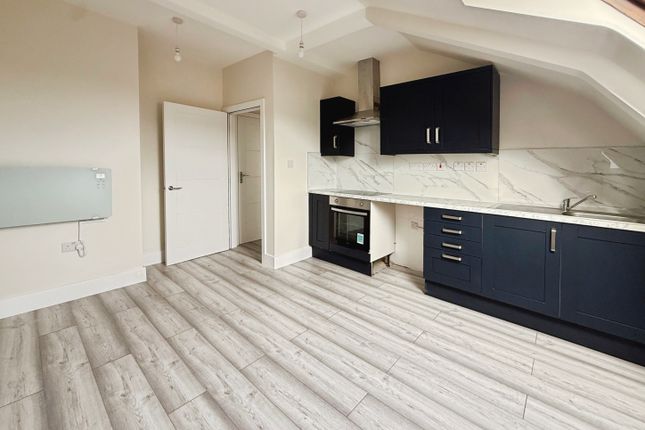 1-bed flat on Flat 9, March, £700/mo