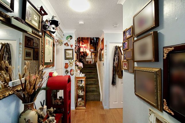 4 Carcraig Place, Dunfermline photo 2