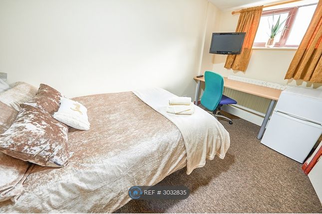 Ensuite, Millenium Court Cottam Avenue, Bradford photo 2
