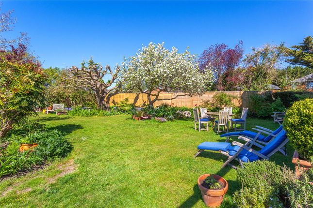 2 Cherry Tree Cottages,, Neville Close, Berkshire photo 2