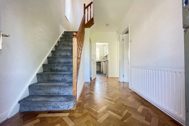 464, Spen Lane, Leeds photo 2