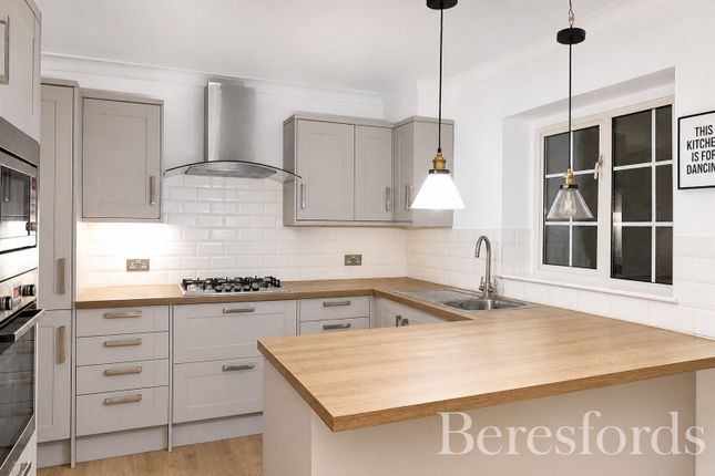 15, Vernon Crescent, Essex photo 3