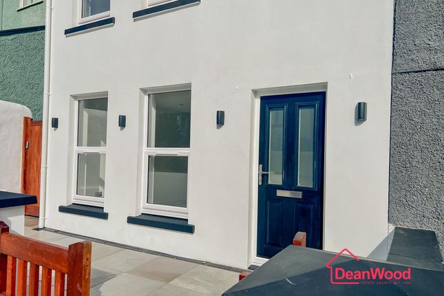 5a, Falcon Cliff Terrace, Isle of Man photo 2
