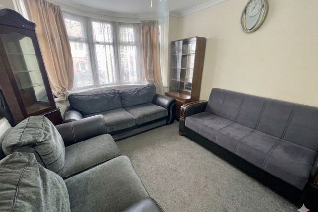 30, Wickstead Avenue, Luton photo 3