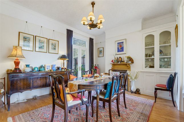 84, Broomwood Road, London photo 3