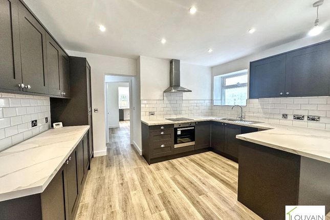 4 Brynteg Crescent, Tredegar photo 3