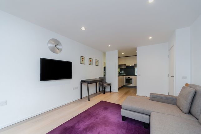 Flat for sale in Hertford Road, London