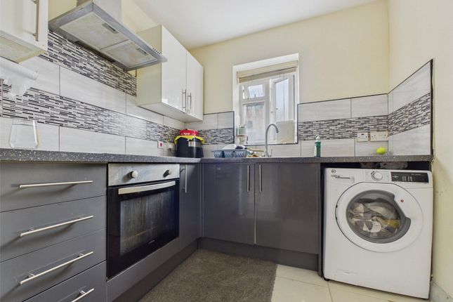 Flat 2 86-90,, High Street, Middlesex photo 2