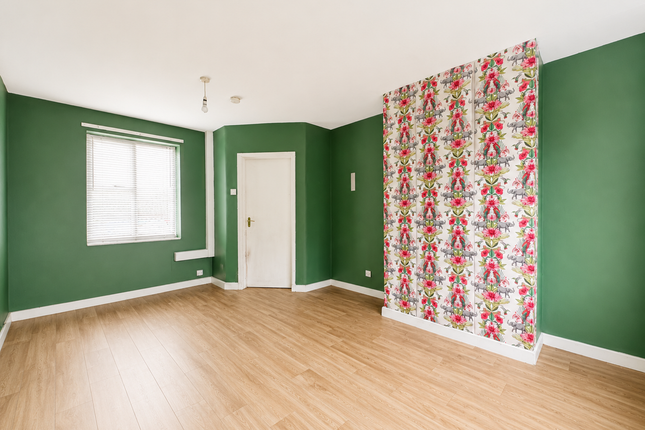 8, Knowe Avenue, Manchester photo 4