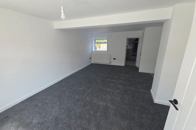 12 Gelligaled Road, Pentre photo 5