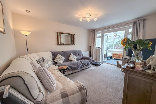 79, Dovedale Crescent, Buxton photo 2