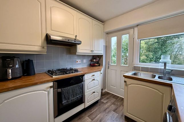 19, Occupation Lane, Dewsbury photo 3