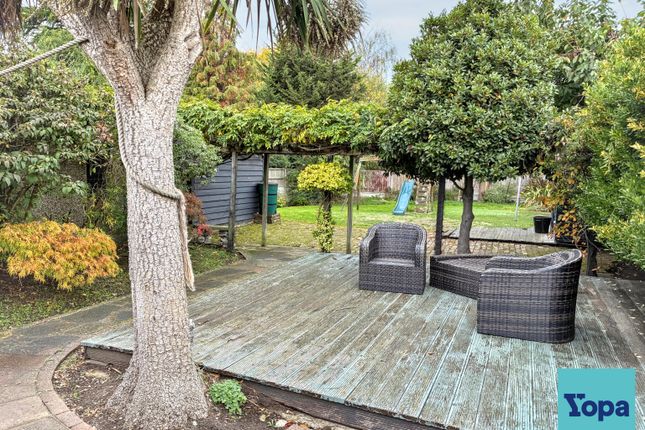 Cardigan Avenue, Westcliff-on-sea photo 2