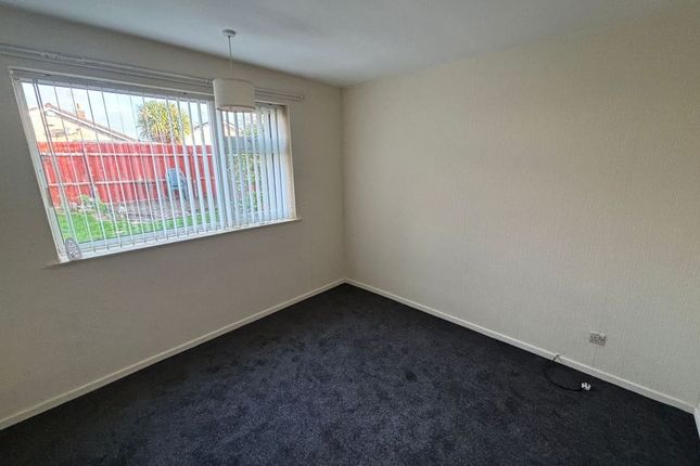 8, Thatchers Corner, Leicester photo 4