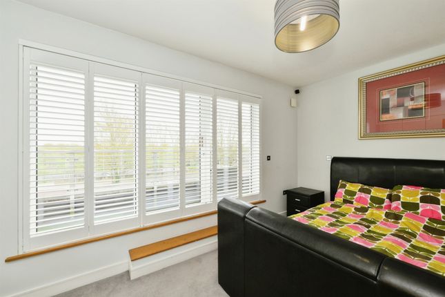 Terraced house for sale in Kingfisher Close, Broxbourne
