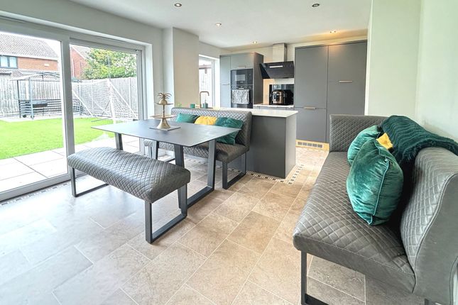 12 Whornes Orchard, Gloucester photo 2
