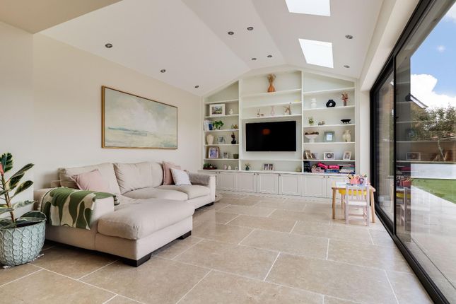 35, Nicholas Way, Cottenham, Cambridge photo 2