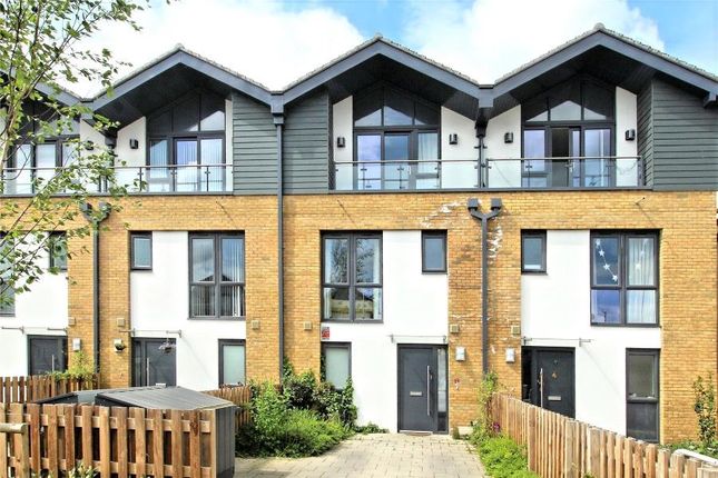 Thumbnail Town house to rent in Sycamore Avenue, Woking