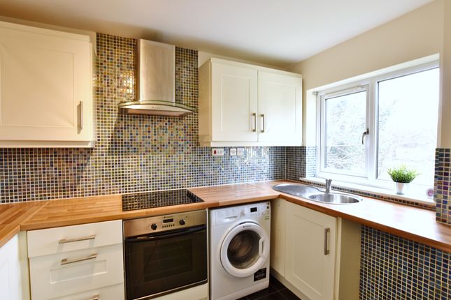 50, Ravenscroft, Watford photo 2