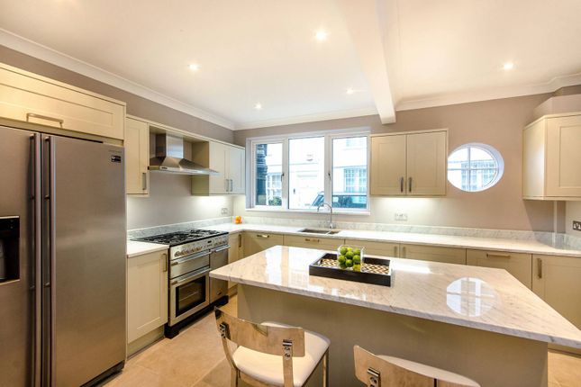 Mews house for sale in Hugh Street, Westminster, London