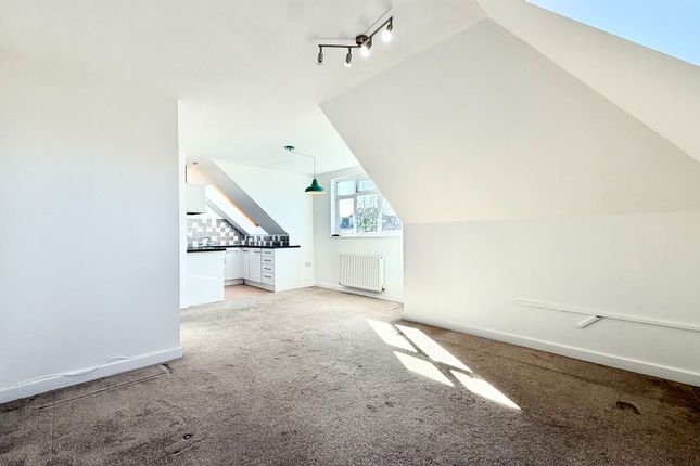 8a Drive Court, The Drive, Edgware photo 4