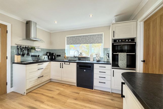 30, The Meadows, St. Austell photo 5