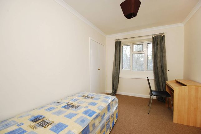 Flat for sale in The Willoughbys, Barnes, London