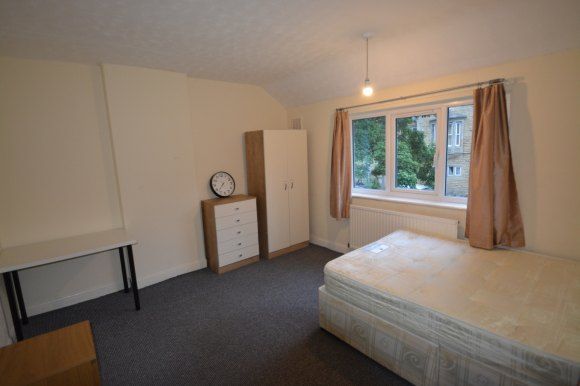 8, Springbank Crescent, Leeds photo 5