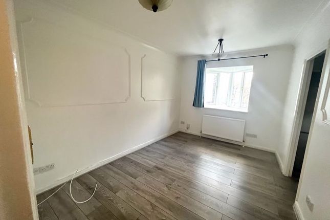 51, Cosgrove Close, London photo 5