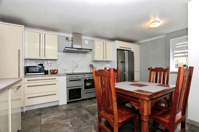 6, Rose Avenue, PETERBOROUGH photo 3