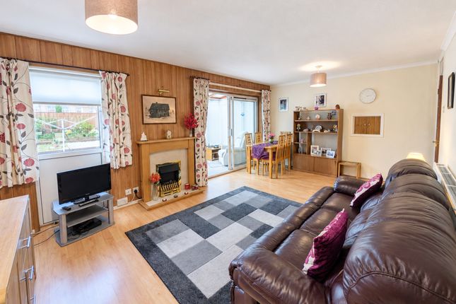 11, Sunningdale Square, Kilwinning photo 3