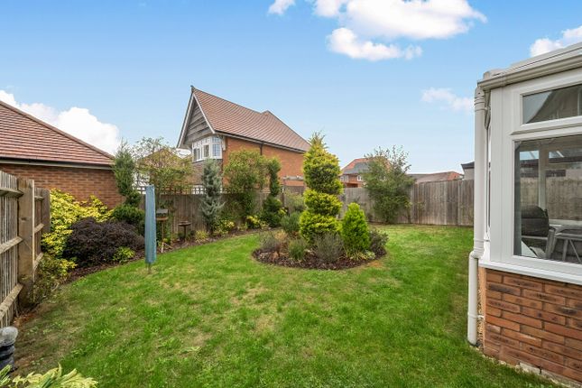 24, Sapphire Road, Swindon photo 4