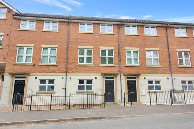 Town house to rent in Knights Mews, Rushden