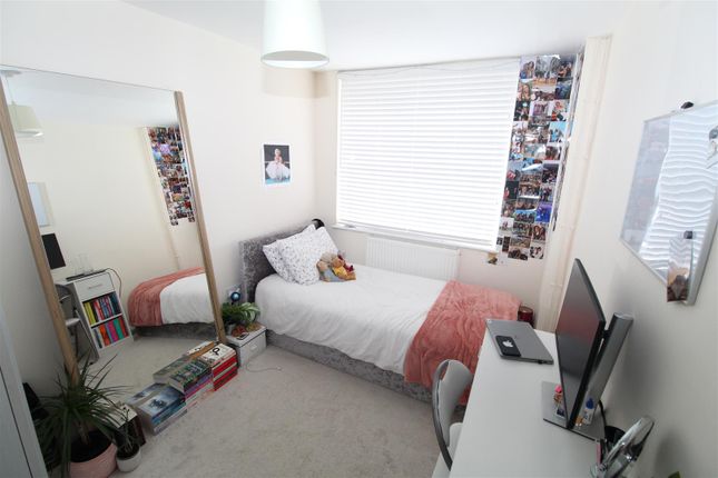 12, Acacia Close, Ipswich photo 3