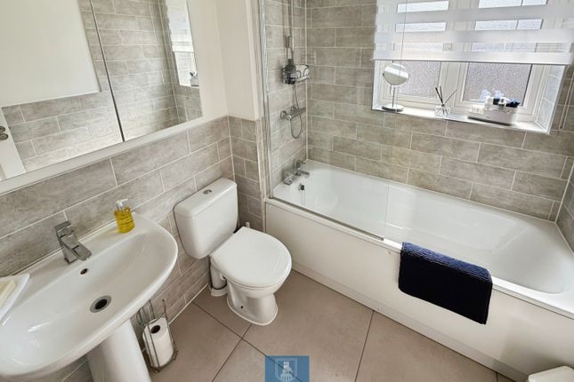 25, Derbyshire Way, Coventry photo 4