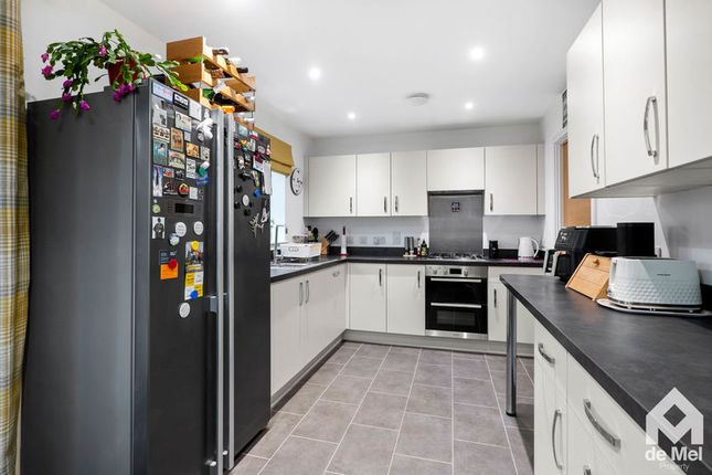 11, Ashton Crescent, Tewkesbury photo 2