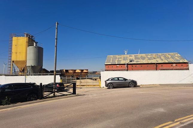 Land to let in Old Sun Wharf, Crete Hall Road, Gravesend, Kent